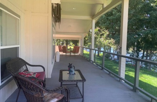 Eagle Point House | Discover the Hidden River Gem for Family-Friendly Getaways