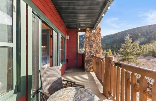Mountain House Apartment | Relaxing Hidden River Lodge by Summit County Retreats