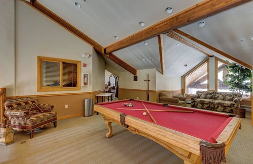 Mountain House Apartment | Relaxing Hidden River Lodge by Summit County Retreats