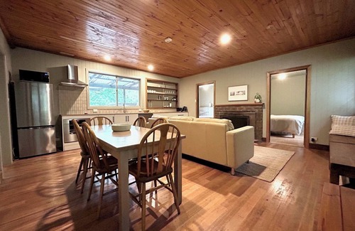 East Warburton House | Hidden River, relaxed house down along the river.