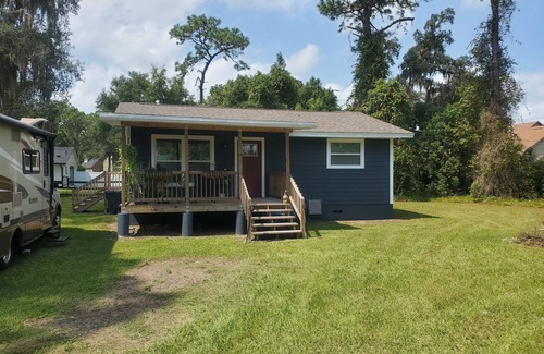 Sanford Cabin | Cozy Sanford Cabin with Breakfast and Family-Friendly Access