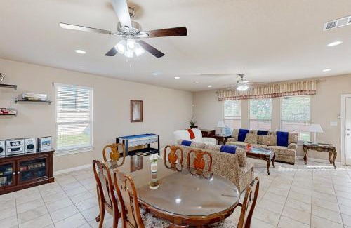 Scenic Oaks House | Discover Hidden Springs Oasis with Family-Friendly Amenities