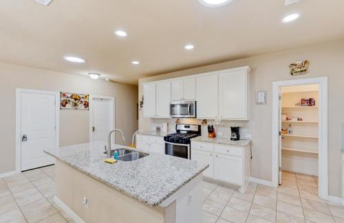 Scenic Oaks House | Discover Hidden Springs Oasis with Family-Friendly Amenities