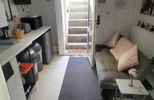 Gillingham Apartment | Discover Hidden Treasure: 2-Bed Retreat in Gillingham