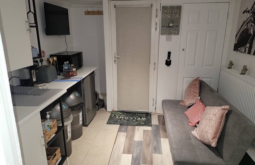 Gillingham Apartment | Discover Hidden Treasure: 2-Bed Retreat in Gillingham