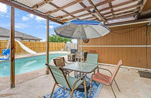 South Side House | Discover Hidden Treasure: A 4-Star Family-Friendly Escape