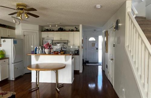 Hidden Valley House | Cozy Hidden Valley Treehouse with Kitchen Amenities