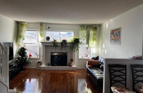 Hidden Valley House | Cozy Hidden Valley Treehouse with Kitchen Amenities