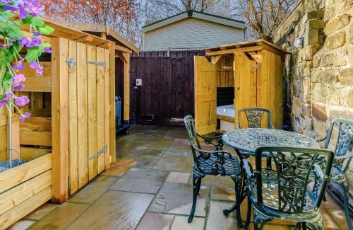 Guisborough House | Discover Hidden Winds Cottage: Pet-Friendly Retreat with Hot Tub