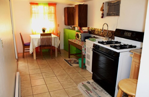 Dragoon House | Relaxing Ocean View Retreat at Hidden Oasis B&B