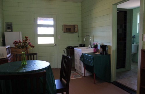 Dragoon House | Relaxing Ocean View Retreat at Hidden Oasis B&B