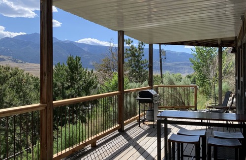 Gardiner House | Discover Yellowstone Archview: Ocean Views & Family Comfort