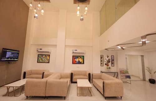Vrindavan Hotel | Relax at Hide Away Studios with Pool and Restaurant Access