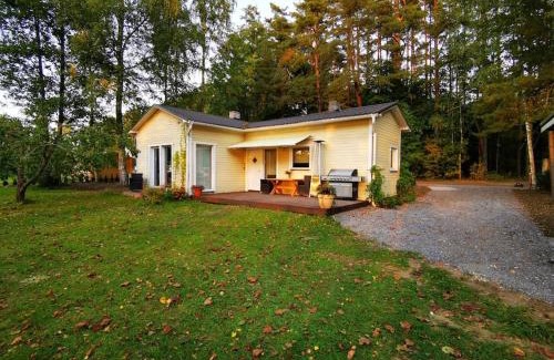 Rannakula House | Serene Lakeside Saunacottage with Hot Tub & Pet-Friendly Access