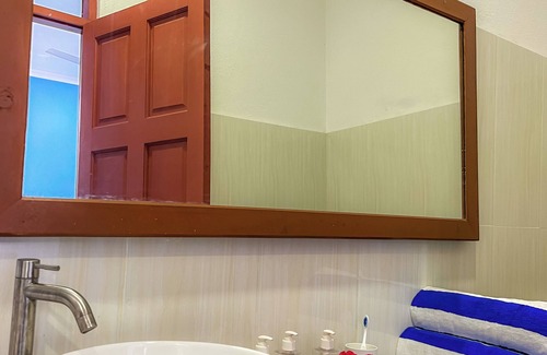 Hulhudheli Bed & Breakfast | Discover Family-Friendly Comfort at Hide Inn Blue