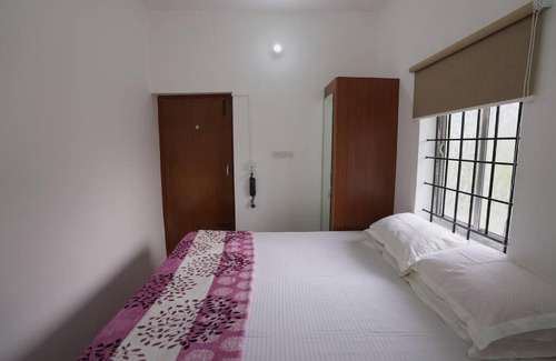 Ponneri Apartment | Discover HIDE OUT at Medur: Family-Friendly Getaway