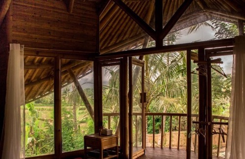 Selat House | Tranquil Hide Tumbuk Bamboo by Atharva Bali with Pool & Breakfast