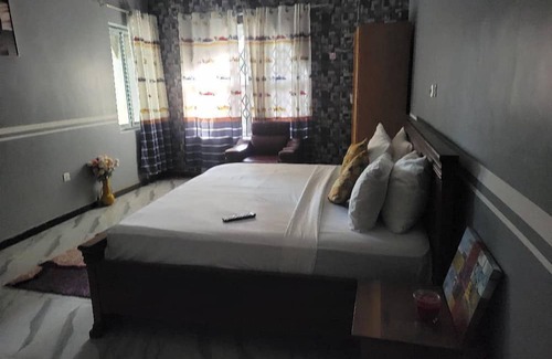 Nungua Hotel | Hide View Hotel