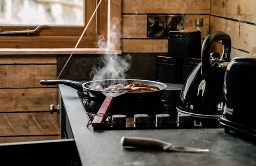 Woodham Ferrers Cabin | Tranquil Hideaway 1 Cabin with Spa and Hot Tub