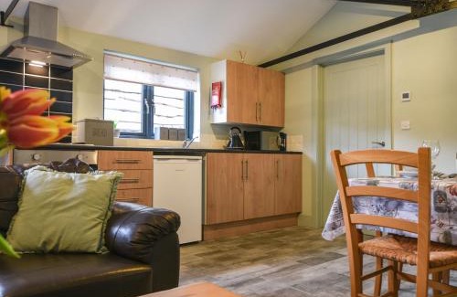 Raymonds Hill House | Discover Hideaway at Coomb Bank Farm: Pet-Friendly Retreat