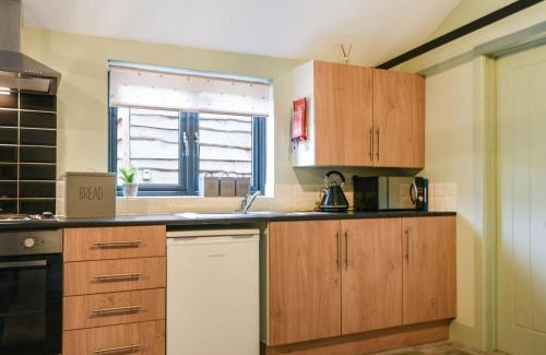 Raymonds Hill House | Discover Hideaway at Coomb Bank Farm: Pet-Friendly Retreat