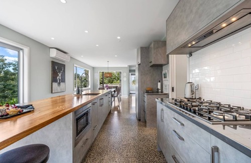 Acacia Bay House | Experience Bliss at 18 Ewing Grove with Spa & Hot Tub
