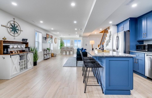 Kingsville House | Hideaway Beach House & Hot Tub