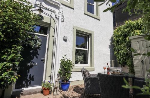 Penrith House | Cozy Hideaway Cottage: Child-Friendly Retreat Rated 10/10