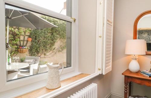 Penrith House | Cozy Hideaway Cottage: Child-Friendly Retreat Rated 10/10