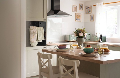 Portsoy Cottage | Hideaway Cottage With Hot Tub. Pet Friendly!