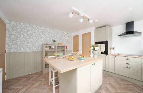 Portsoy Cottage | Hideaway Cottage With Hot Tub. Pet Friendly!