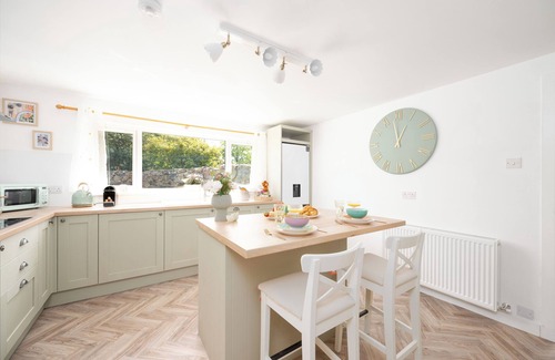 Portsoy Cottage | Hideaway Cottage With Hot Tub. Pet Friendly!