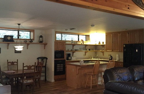 Mount Shasta House | Guest Rated 9.8: Family-Friendly Hideaway House on Wyehka Way