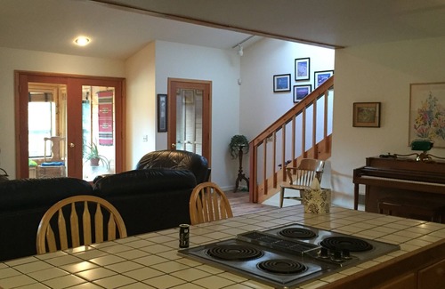 Mount Shasta House | Guest Rated 9.8: Family-Friendly Hideaway House on Wyehka Way