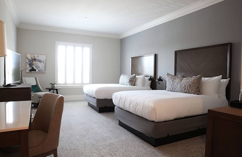 Winters House | Modern Suite with Gym, Terrace & Outdoor Fireplace Retreat