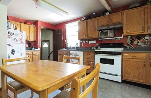 Eastport Apartment | Unwind in a Central Hideaway with Oceanfront Views