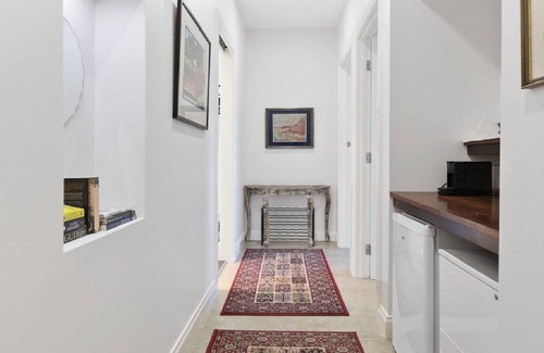 Whites Valley House | Exceptional Hideaway Nook with Kitchen & Breakfast Included