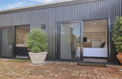 Whites Valley House | Exceptional Hideaway Nook with Kitchen & Breakfast Included