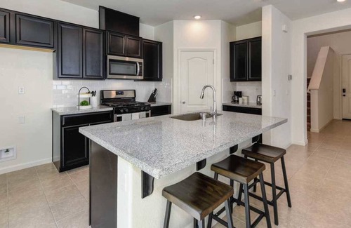 Folsom House | Cozy Hideaway on Sunny Gate Ln: Pet-Friendly Retreat