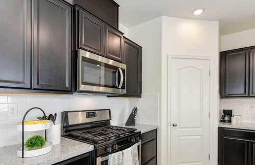 Folsom House | Cozy Hideaway on Sunny Gate Ln: Pet-Friendly Retreat