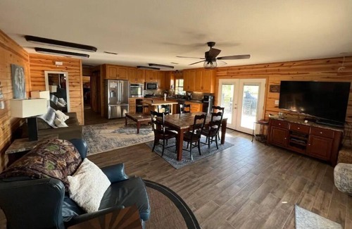 Breckenridge House | Pet-Friendly Hideaway Ranch: Rated 10/10 for Families