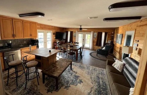 Breckenridge House | Pet-Friendly Hideaway Ranch: Rated 10/10 for Families