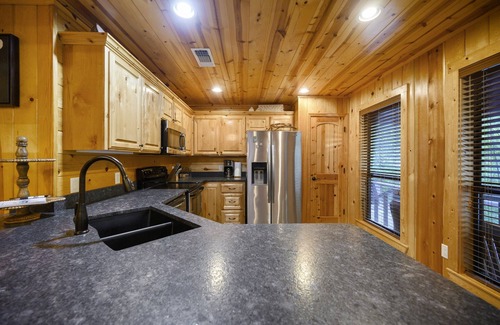 Broken Bow Cabin | Unwind by the River: Pool, Hot Tub & Game Room Await