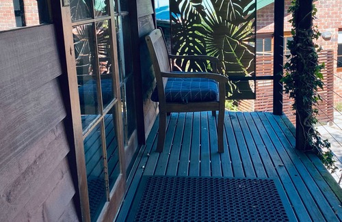 Lindisfarne Apartment | Cozy Hideaway Studio with Breakfast and Family Amenities