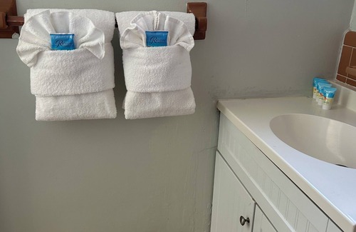 Caloosahatchee Hotel | Tranquil Hideaway Waterfront Resort with Oceanfront Pool