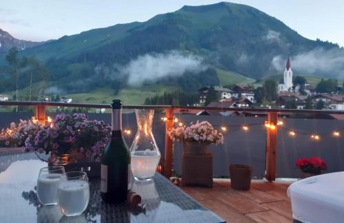 Berwang Ski Chalet | Top-Rated Hideaway Zugspitz in Berwang with Ocean Views