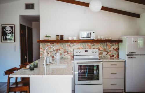 Wimberley House | Private Hideout Cabin Retreat Near Wimberley with Hot Tub