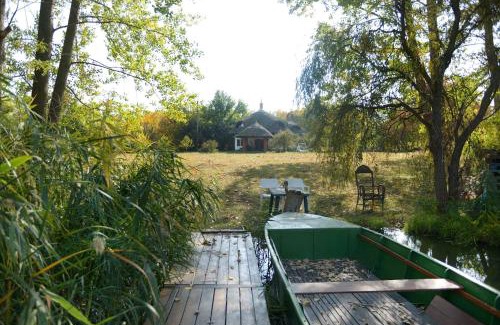 Mezotur Apartment | Riverside Retreat: Hideout Homestead with Private Beach