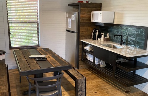 Canyon Lake Hotel | Experience Hideout on the Horseshoe: Pool & Breakfast Included