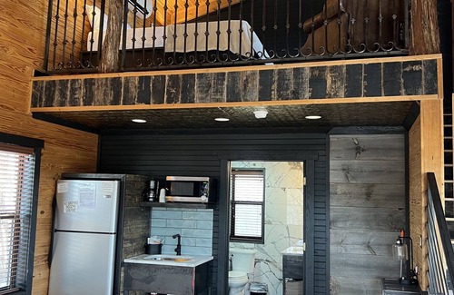 Canyon Lake Hotel | Experience Hideout on the Horseshoe: Pool & Breakfast Included